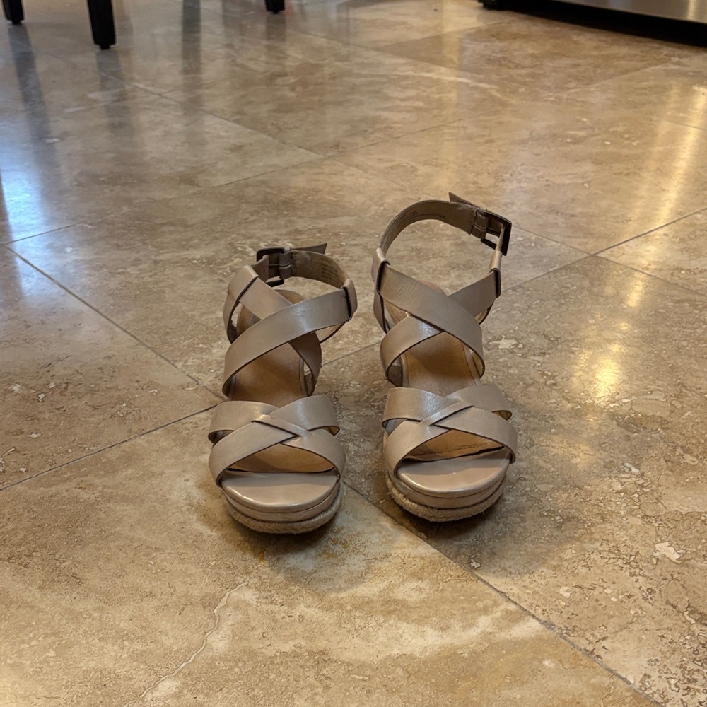 Me Too Tan Women's Wedge Sandals